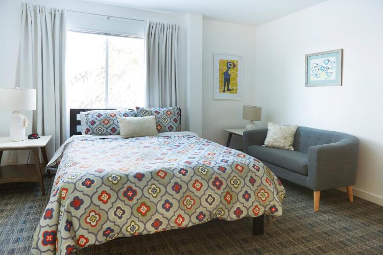 Snob Hollow Inn Downtown Anchorage photo 2