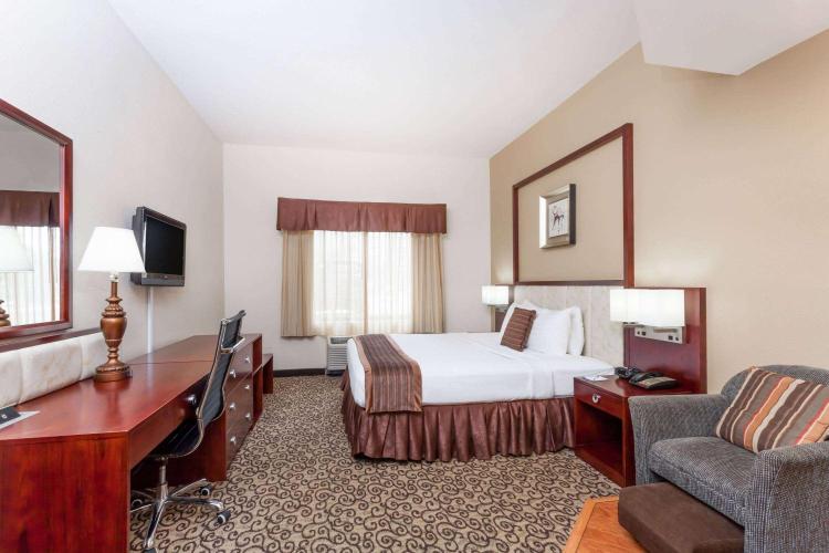 Baymont by Wyndham Columbia Fort Jackson photo 2