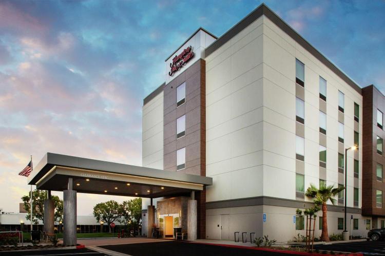 Hampton Inn & Suites Irvine/Orange County Airport photo 1