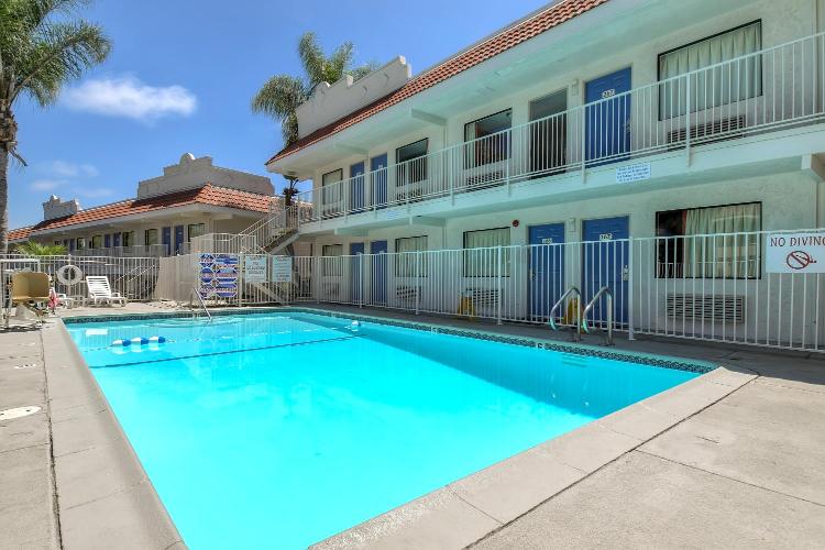 Motel 6-Carlsbad, CA - East Near LEGOLAND photo 1