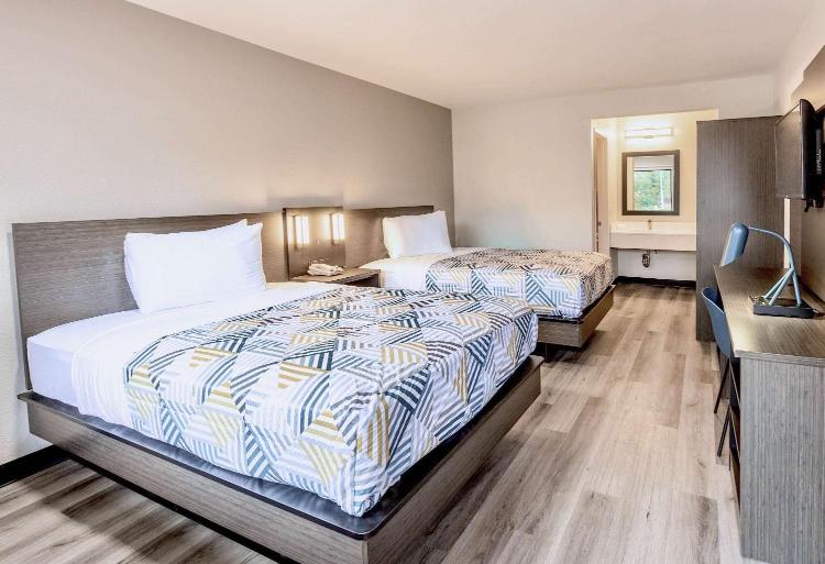 Motel 6-Carlsbad, CA - East Near LEGOLAND photo 2