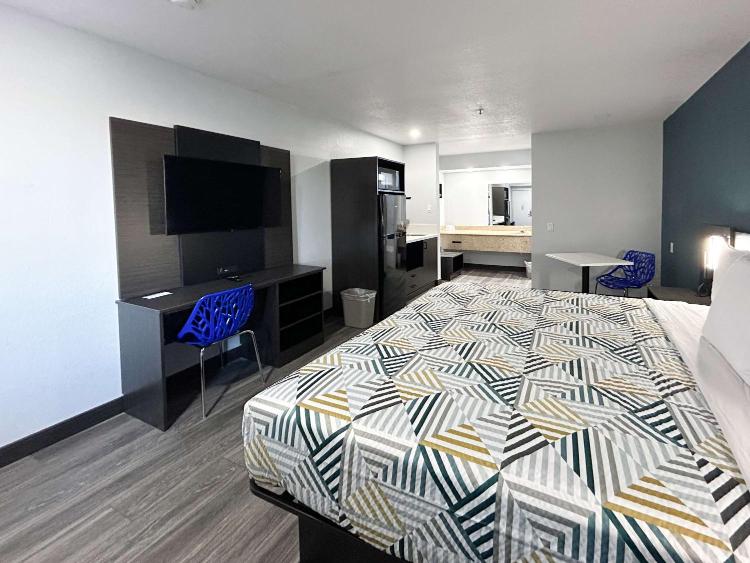 Studio 6 Bakersfield, CA South photo 2