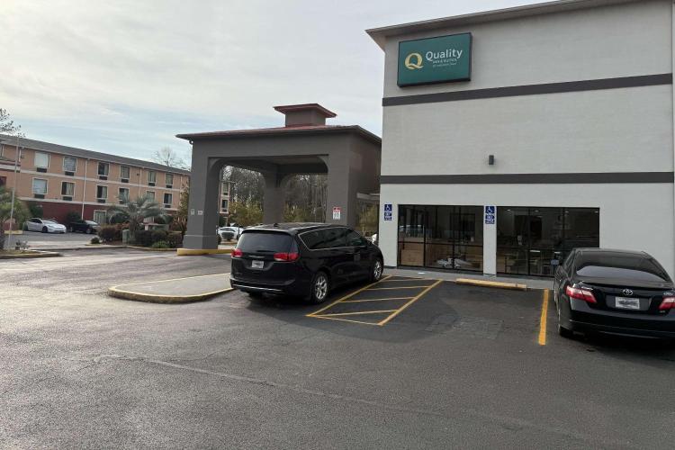 Quality Inn & Suites Biloxi - Ocean Springs photo 1