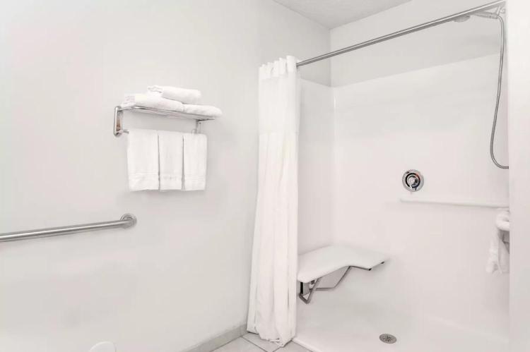 Days Inn by Wyndham Greensboro NC photo 3