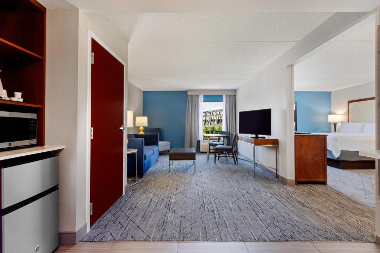 Holiday Inn Express & Suites Cincinnati Riverfront by IHG photo 3