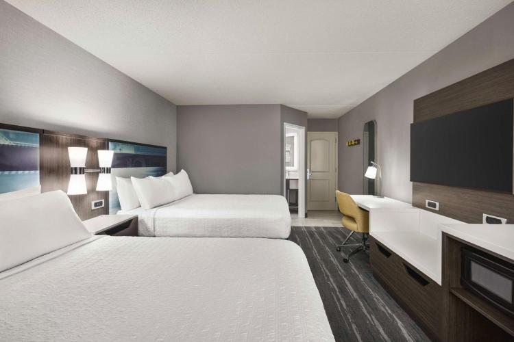 Hampton Inn Chicago-O'Hare International Airport photo 2