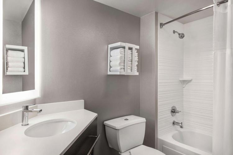 Hampton Inn Chicago-O'Hare International Airport photo 3