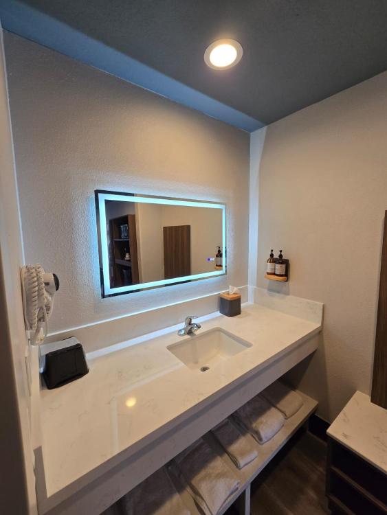 Hyland Inn near Legoland photo 3