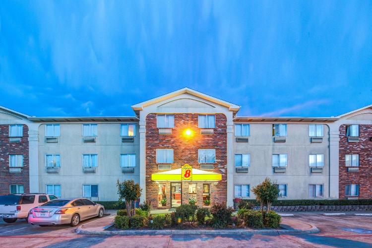 Super 8 by Wyndham McKinney/Plano Area photo 1