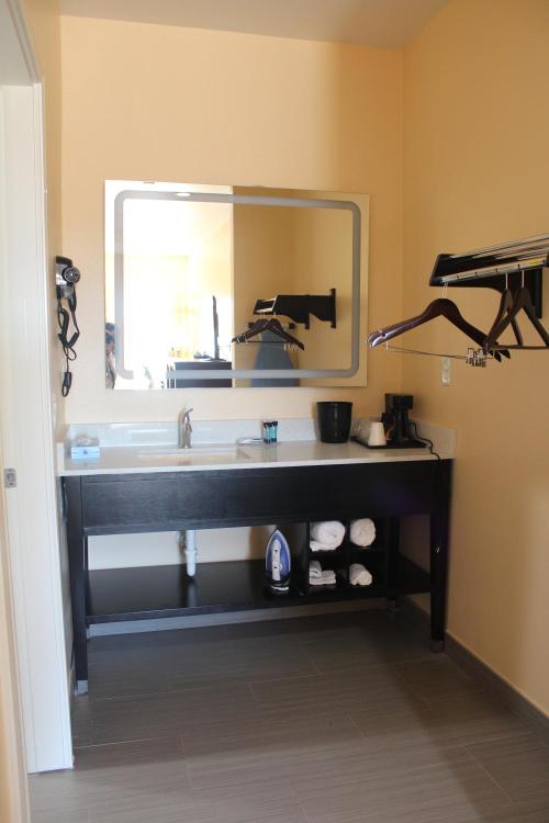 Express Inn and Suites photo 3