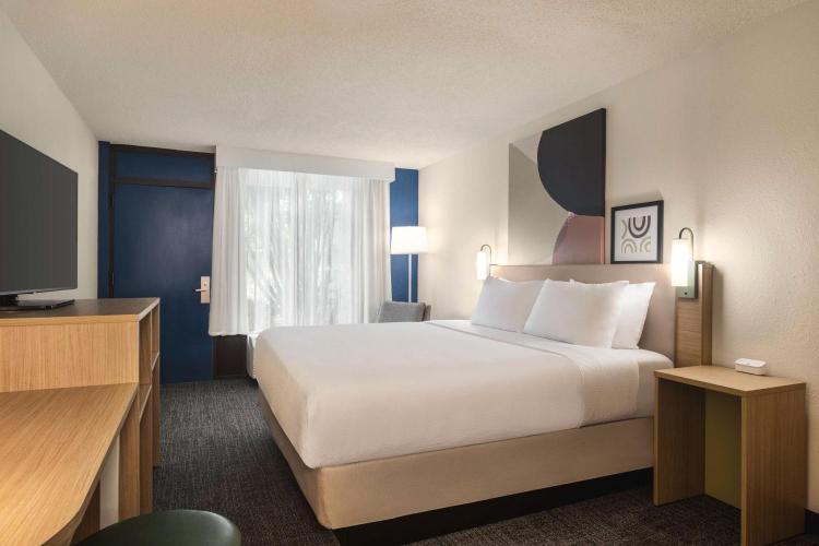 Spark by Hilton Sarasota Siesta Key Gateway photo 2