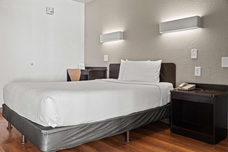 Motel 6-San Luis Obispo, CA - South photo 1