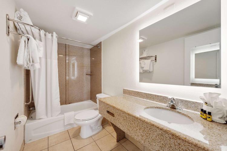 Best Western Plus Holiday Sands Inn & Suites photo 2