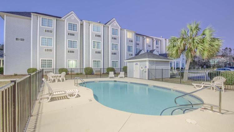 Microtel Inn & Suites by Wyndham Gulf Shores photo 1