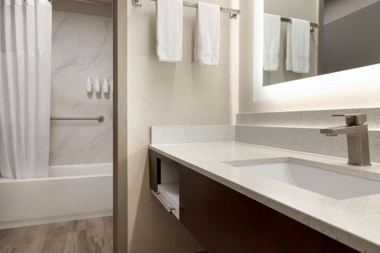 Days Inn by Wyndham Suites Fredericksburg photo 2