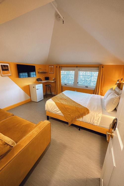 Peninsula Bed & Cocktails photo 3