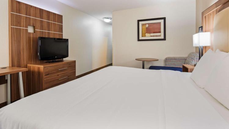 Best Western Plus Kansas City Airport - KCI East photo 2