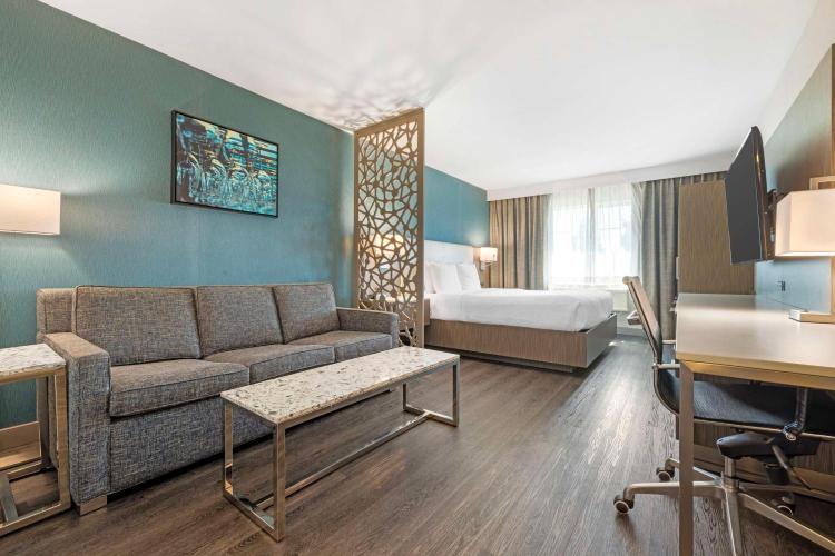 Best Western Plus Temecula Wine Country Hotel & Suites photo 2