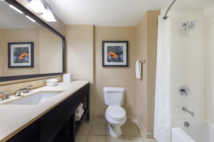 Crowne Plaza Cleveland at Playhouse Square by IHG photo 2