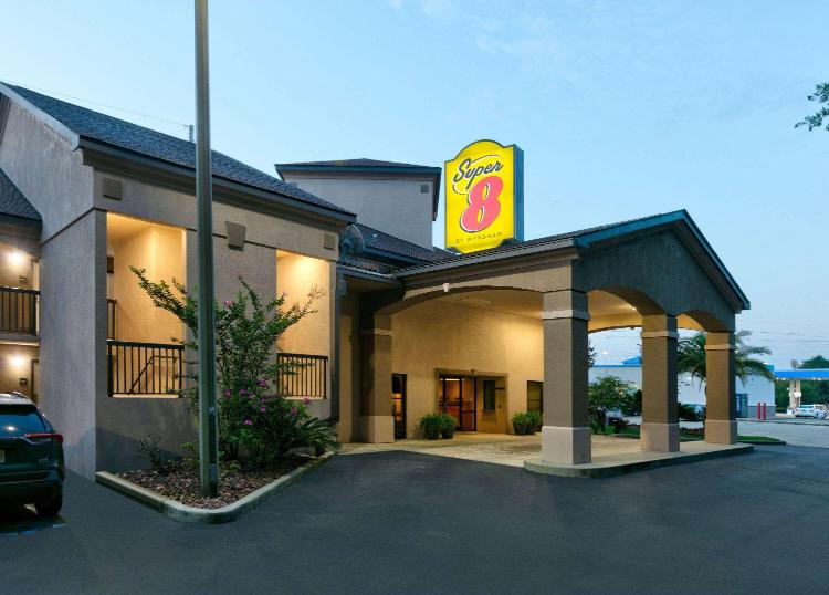 Super 8 by Wyndham Diberville Biloxi Area photo 1