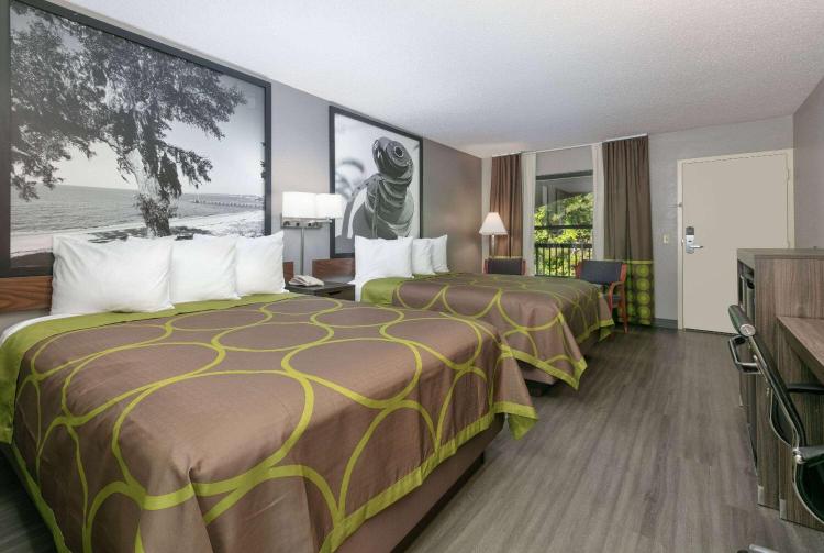 Super 8 by Wyndham Diberville Biloxi Area photo 2