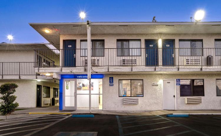 Motel 6-Bakersfield, CA - South photo 1
