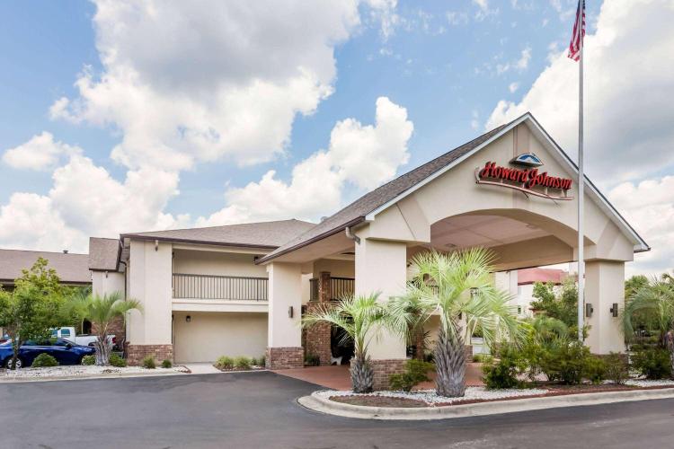 Howard Johnson by Wyndham Savannah GA photo 1