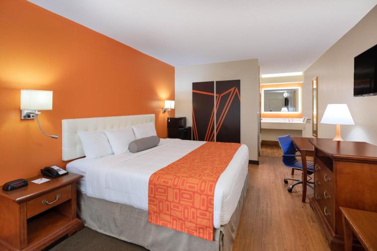 Howard Johnson by Wyndham Savannah GA photo 3