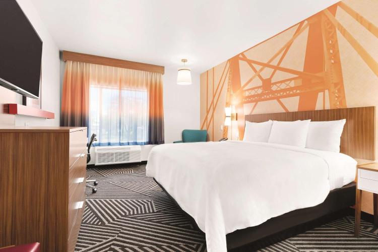 La Quinta by Wyndham Waco Baylor Downtown photo 2