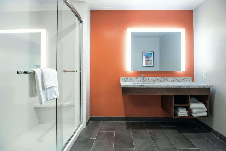 La Quinta by Wyndham Waco Baylor Downtown photo 3