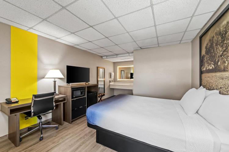 Super 8 by Wyndham Fredericksburg photo 3