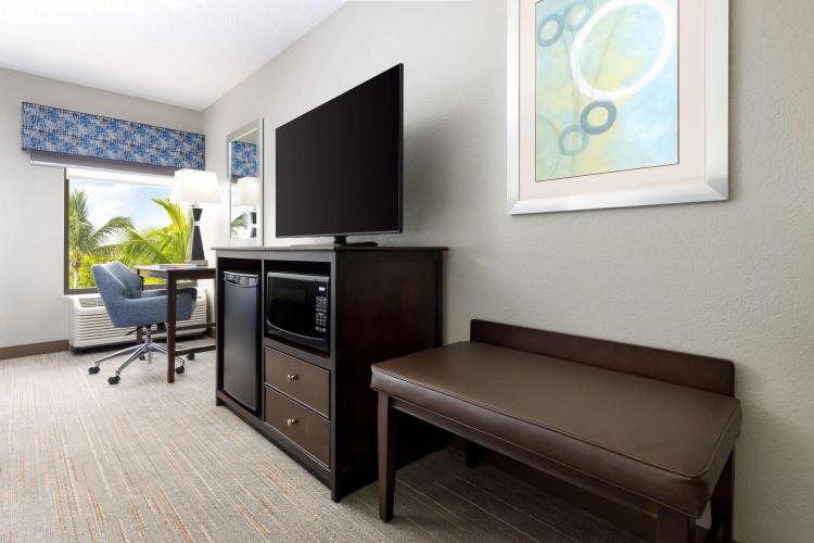Hampton Inn Naples-Central photo 3
