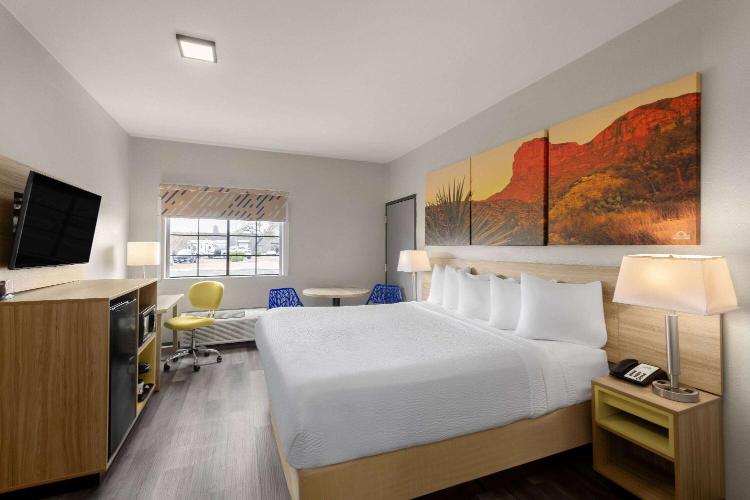 Days Inn & Suites by Wyndham Tucson/Marana photo 2