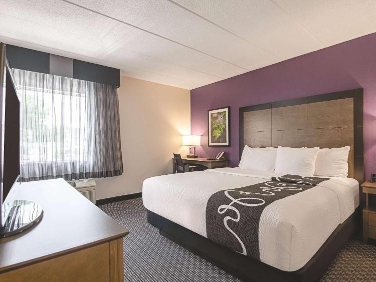 La Quinta Inn & Suites by Wyndham Portland DT Maine Med photo 1