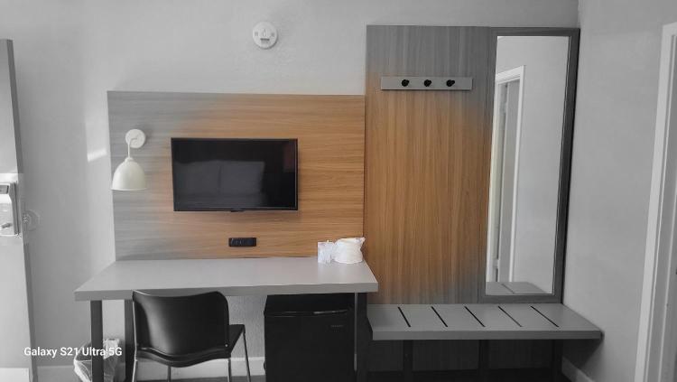 Value Inn Hollywood photo 3