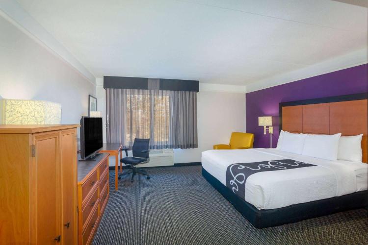 La Quinta by Wyndham St. Louis Westport photo 2