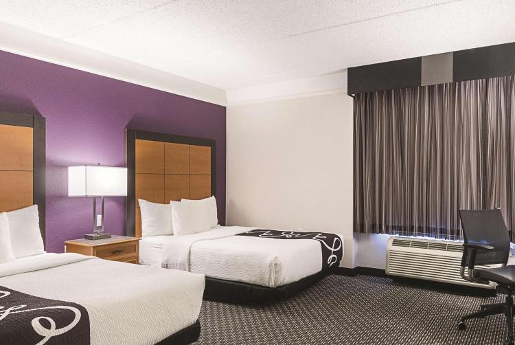 La Quinta Inn & Suites by Wyndham Ontario Airport photo 3