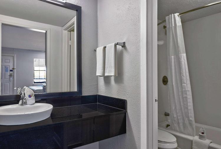 Studio 6-Denton, TX - UNT photo 1