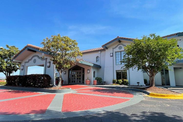 Travelodge by Wyndham Tuscaloosa photo 1