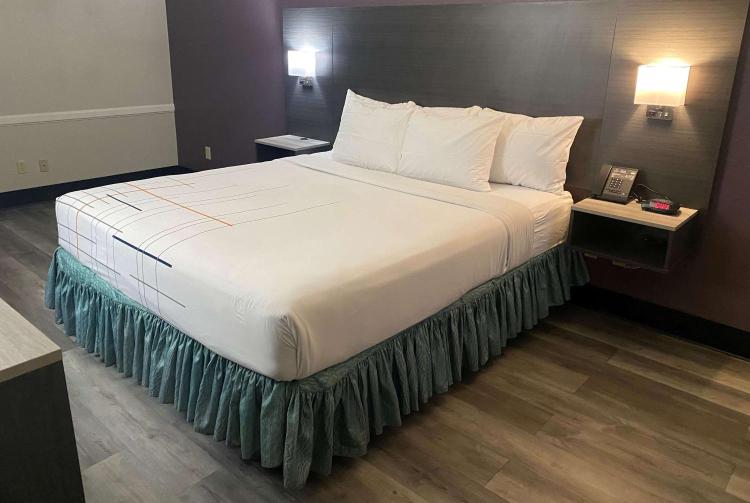 La Quinta Inn by Wyndham Bakersfield South photo 2