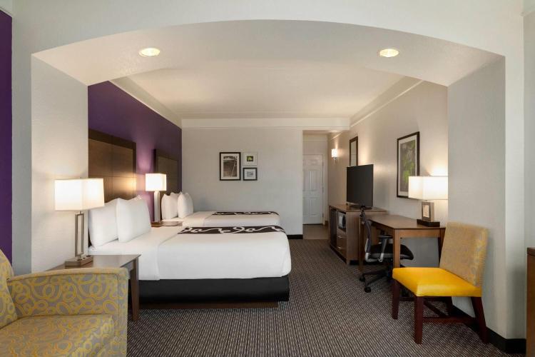 La Quinta by Wyndham Arlington North 6 Flags Dr photo 3