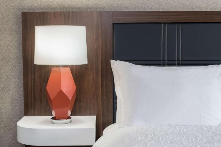 Hampton Inn & Suites Fort Wayne Downtown photo 2