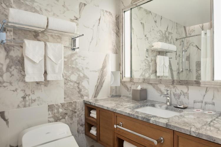 Halepuna Waikiki by Halekulani - NO RESORT FEE photo 3