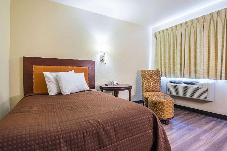 Rodeway Inn Kissimmee Maingate West - Free Theme Park Shuttle photo 2