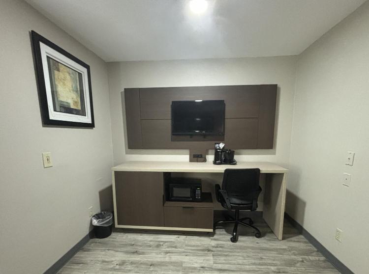 Quality Inn & Suites at Airport Blvd I-65 photo 2