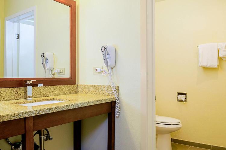 Comfort Inn Monterey Peninsula Airport photo 2
