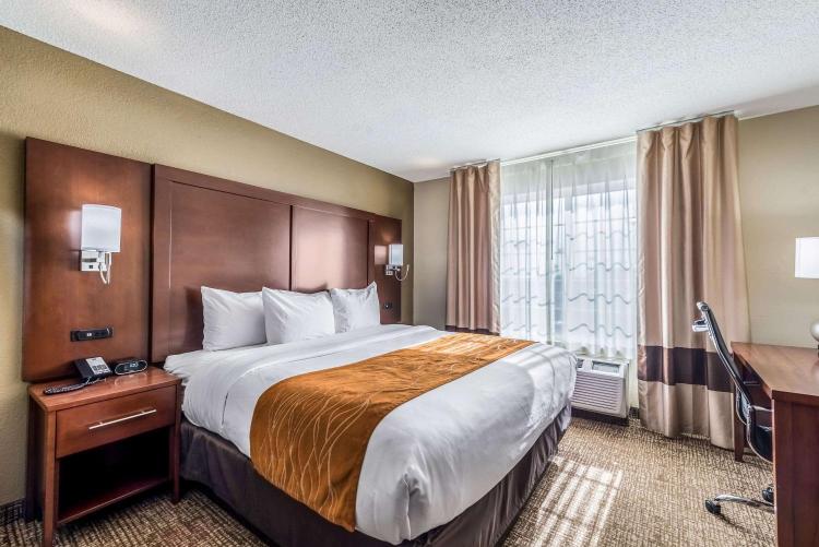 Comfort Inn & Suites Dayton North photo 2