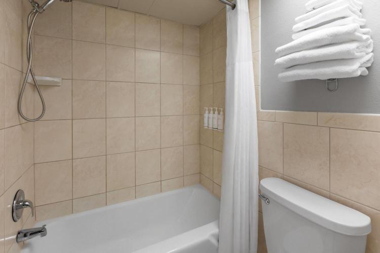 Super 8 by Wyndham Traverse City photo 2