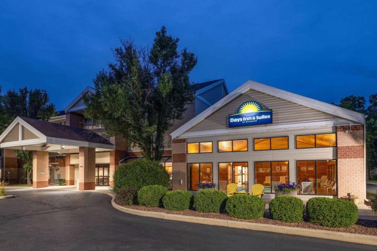 Days Inn & Suites by Wyndham Madison photo 1
