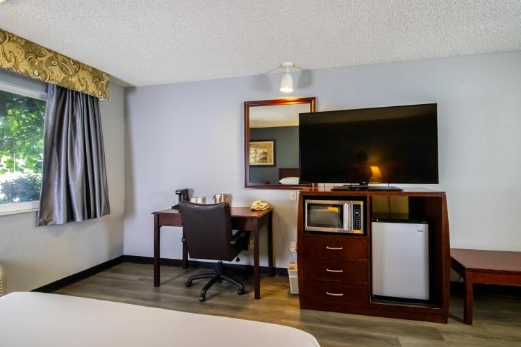 Red Lion Inn & Suites Vancouver photo 3